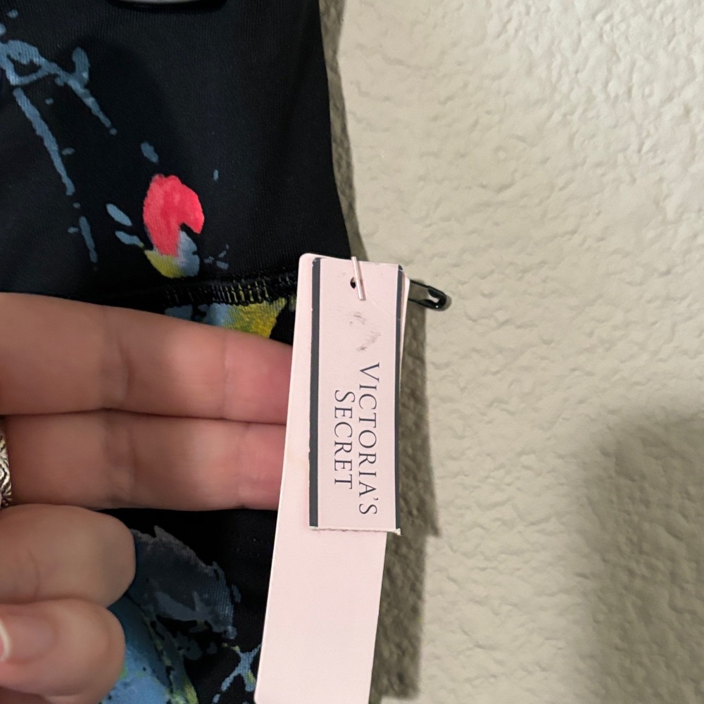 Sz 16 Victoria’s Secret  Black Floral Leggings - Picture 4 of 6